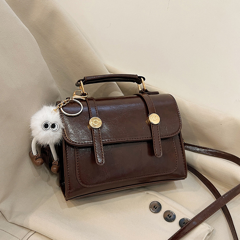 Ženska PU mini kvadratna crossbody torba – jednostavna, gradski minimalizam, proljeće 2026