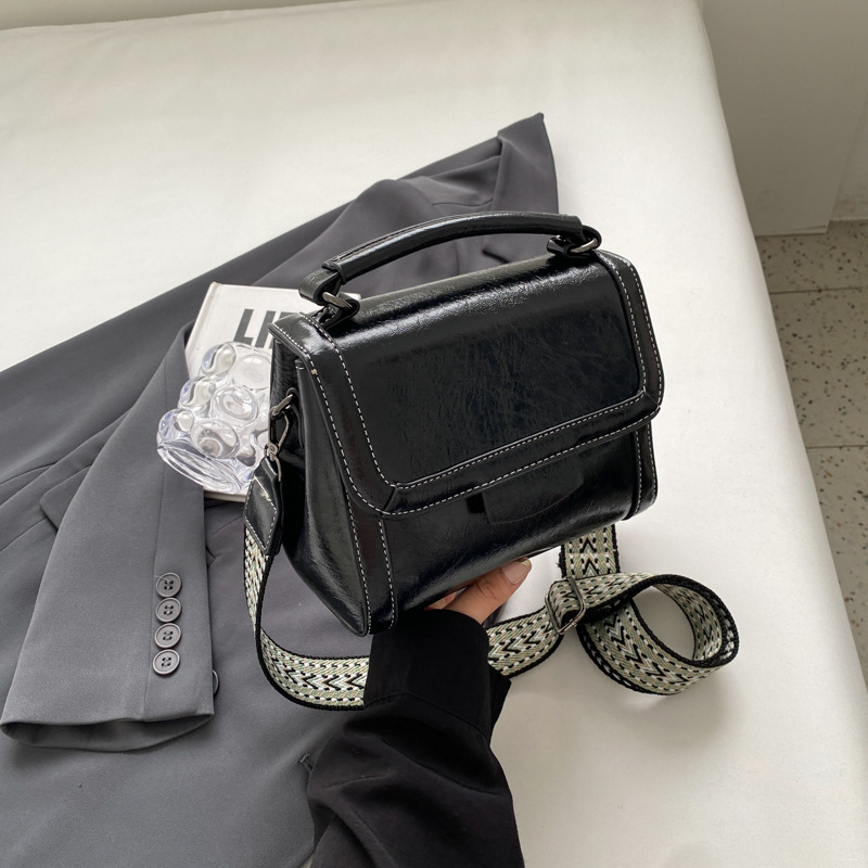 Ženska torba preko ramena, jesen 2025 moda, široka naramenica, retro kvadratna torbica