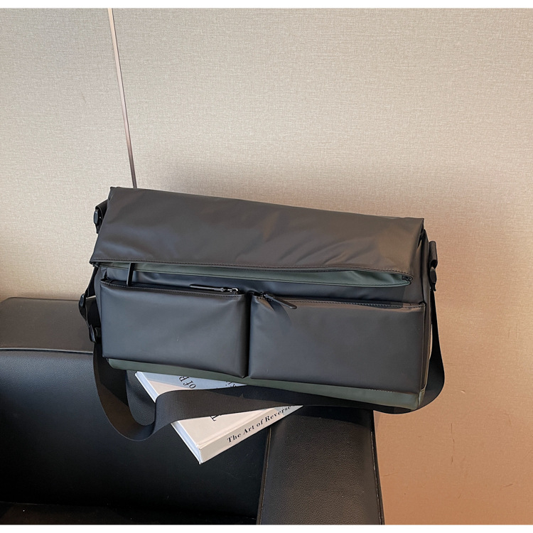 Velika crossbody torba s vodootpornom podlogom i odjeljivanjem suho/mokro, gradski minimalistički stil