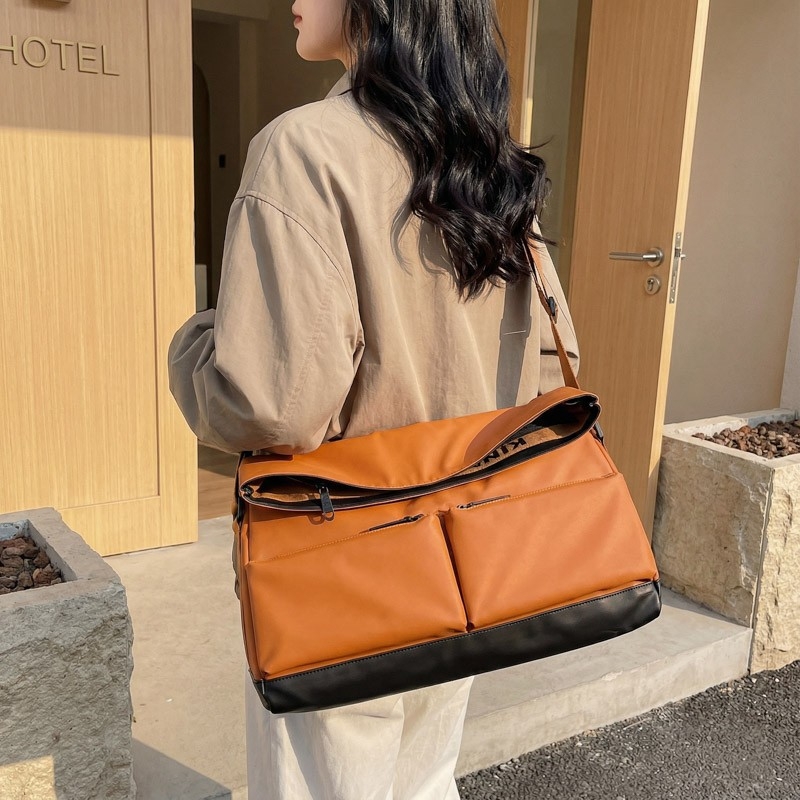 Velika crossbody torba s vodootpornom podlogom i odjeljivanjem suho/mokro, gradski minimalistički stil