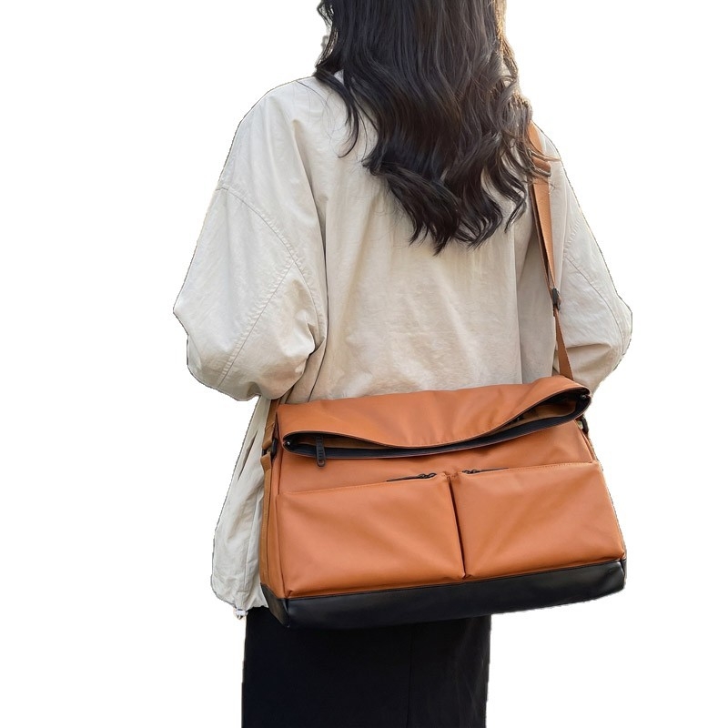 Velika crossbody torba s vodootpornom podlogom i odjeljivanjem suho/mokro, gradski minimalistički stil