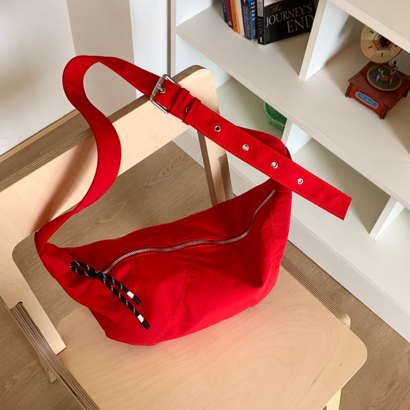 Lagana ženska crossbody torba s patchwork dizajnom, Oxford platno, model 2025, vodoravni kvadratni oblik, zatvarač, svakodnevna upotreba.
