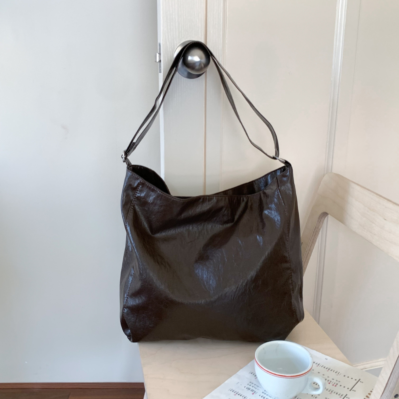 Retro torba za rame od umjetne kože s efektom ulja voska, podesivi remen, crossbody, velika kapaciteta, jesen-zima 2025.