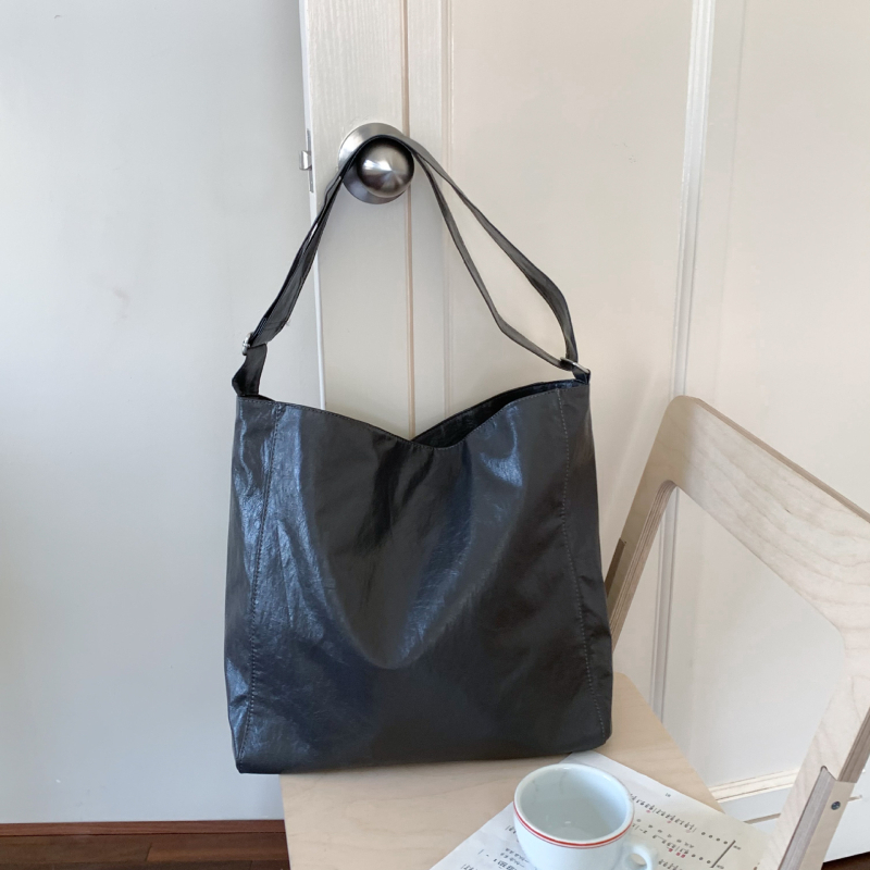 Retro torba za rame od umjetne kože s efektom ulja voska, podesivi remen, crossbody, velika kapaciteta, jesen-zima 2025.