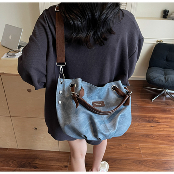 Retro tote torba s kontrastnim bojama, velika kapaciteta, za dnevnu uporabu, jednostavan dizajn, ručno nošenje ili preko ramena.