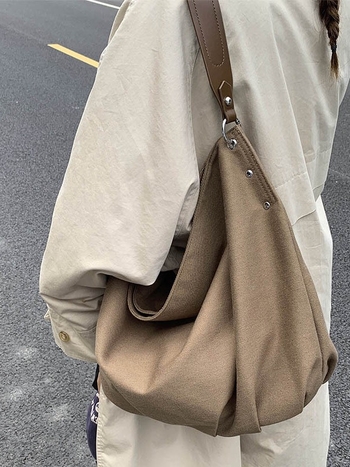 Retro opuštenog stila torbica ispod pazuha za svakodnevnu upotrebu — dumpling oblik, crossbody, jesen 2025