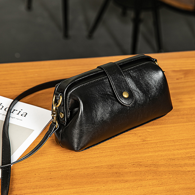 PU kožna crossbody torba, oblik školjke, dumpling stil, proljeće 2025