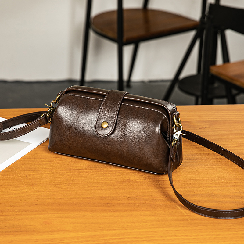 PU kožna crossbody torba, oblik školjke, dumpling stil, proljeće 2025