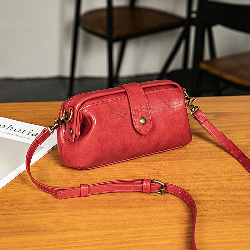 PU kožna crossbody torba, oblik školjke, dumpling stil, proljeće 2025