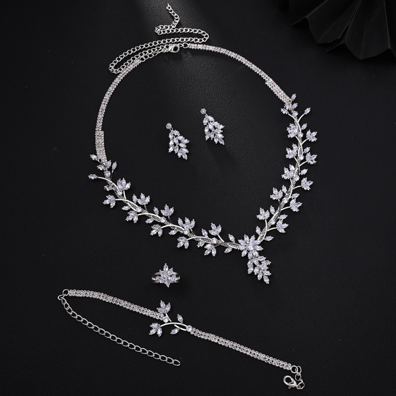 Cvjetni rhinestone set nakita, tri dijela — vjenčani dodaci (naušnice i ogrlica)