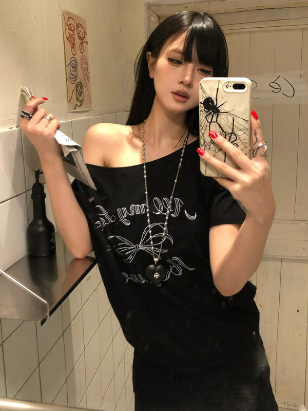 Ženski T-shirt s otisom slova tamno plave boje, asimetrično rame, kratki rukav, labav kroj, ljetni top