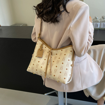 Ženska tote torba s retro printom, velika kapaciteta, model 2025, za svakodnevnu uporabu, preko ramena ili crossbody, PU materijal