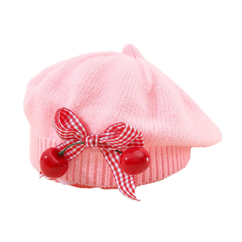 Dječja pletena kapa za jesen-zimu s mašnicom i trešnjinim detaljem, beret stil, jednofarbna
