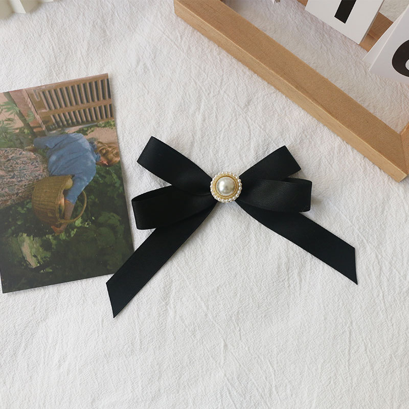 Crna satenska mašna s perlom za kosu, s klipsom