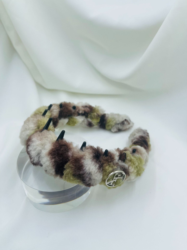 Ženska pliš čelenka za kosu u Fair Isle stilu, s visokim dizajnom koji vizualno produžuje lice, za svakodnevnu upotrebu