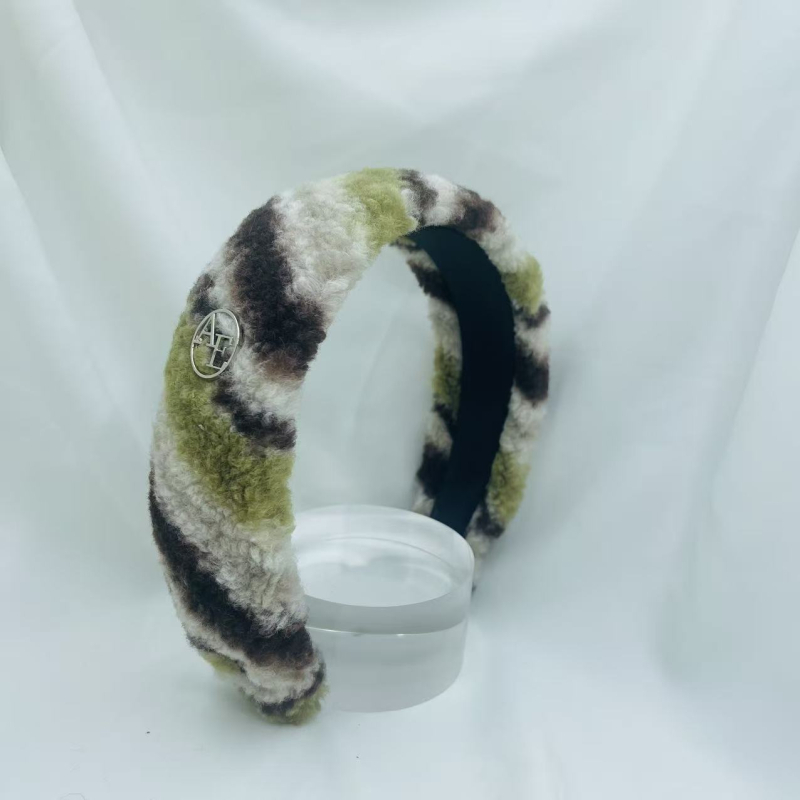 Ženska pliš čelenka za kosu u Fair Isle stilu, s visokim dizajnom koji vizualno produžuje lice, za svakodnevnu upotrebu
