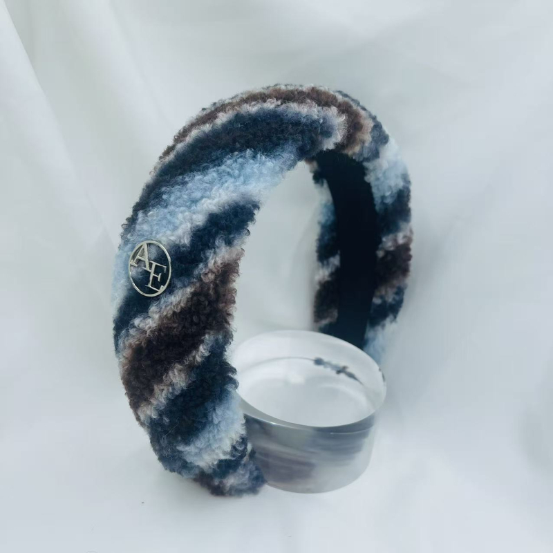 Ženska pliš čelenka za kosu u Fair Isle stilu, s visokim dizajnom koji vizualno produžuje lice, za svakodnevnu upotrebu