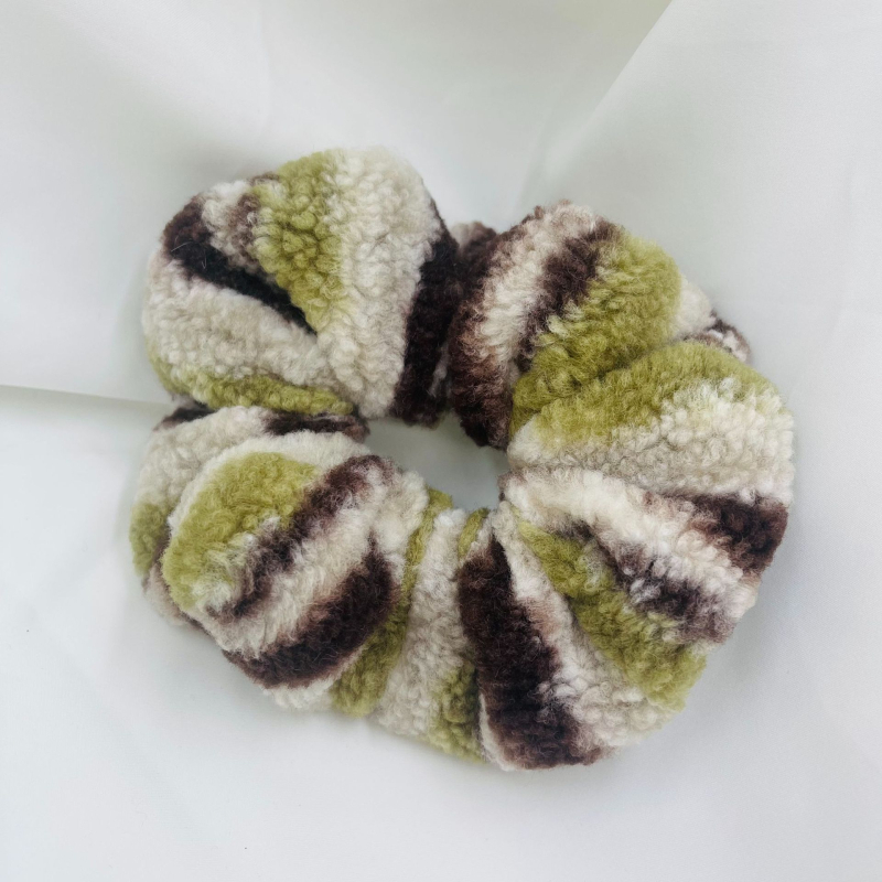 Ženska pliš čelenka za kosu u Fair Isle stilu, s visokim dizajnom koji vizualno produžuje lice, za svakodnevnu upotrebu