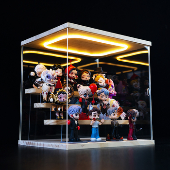 Prozirna akrilna vitrina za blind box figurice Bubble Mart – prikaz u stubama uz LED osvjetljenje i zaštitu od prašine