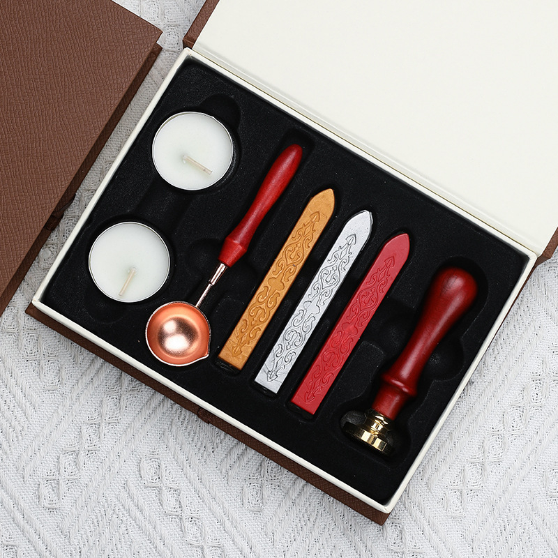 Set de ștampile pentru ceară, cu capete de ștampilă, mânere, lingurițe și unelte pentru ceară — cutie cadou