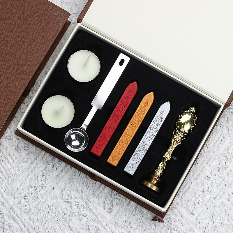 Set de ștampile pentru ceară, cu capete de ștampilă, mânere, lingurițe și unelte pentru ceară — cutie cadou