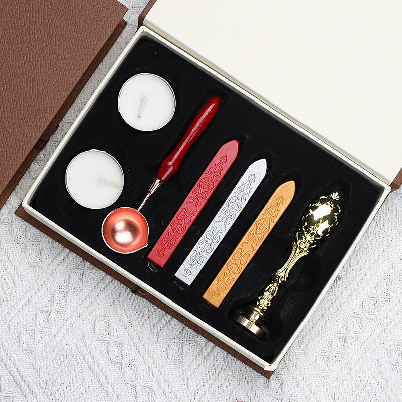 Set de ștampile pentru ceară, cu capete de ștampilă, mânere, lingurițe și unelte pentru ceară — cutie cadou