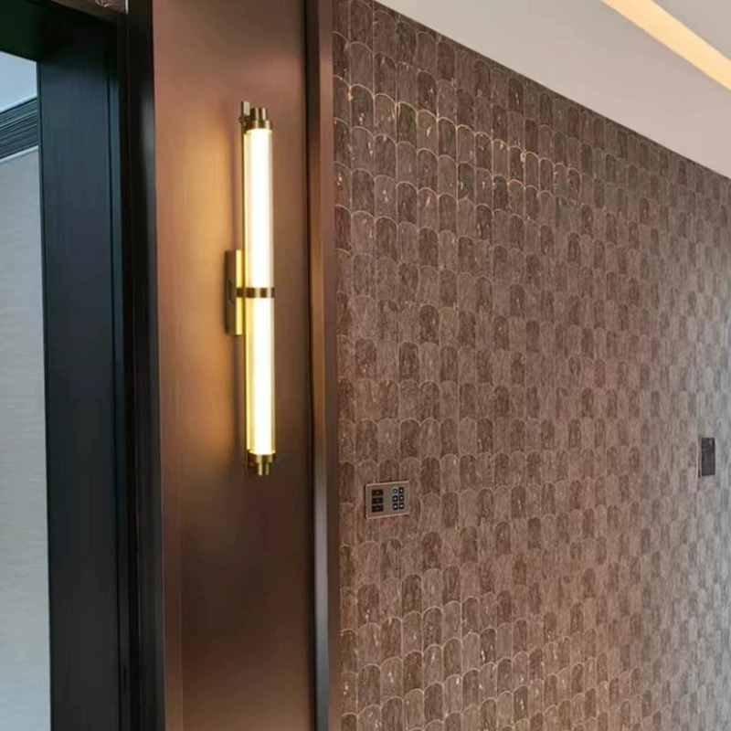 Duga stenska lampa u novom kineskom stilu za dnevni boravak i kozmetički stol, crveno moderno osvjetljenje