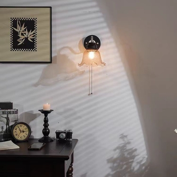 Zidna lampa za spavaću sobu sa staklenim sjenilom i drvenim tijelom, antikni francuski vintage stil, zidna rasvjeta za dnevni boravak i hodnik