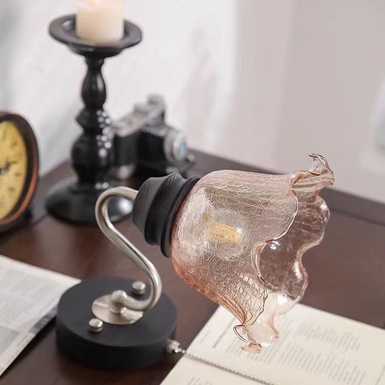 Zidna lampa za spavaću sobu sa staklenim sjenilom i drvenim tijelom, antikni francuski vintage stil, zidna rasvjeta za dnevni boravak i hodnik