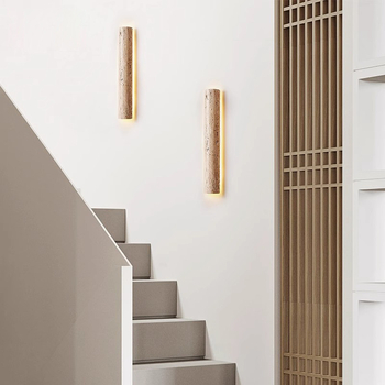 Žuto travertinsko linearno LED zidno svjetlo, u stilu Wabi-Sabi, dizajnerska retro atmosfera za stubište i pozadinu dnevnog boravka