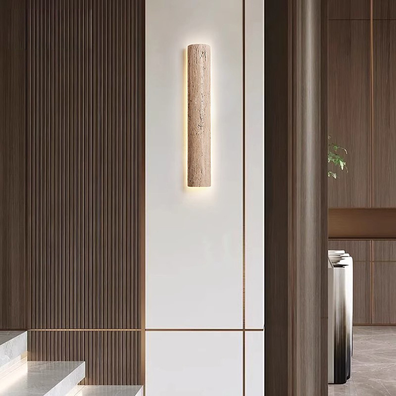 Žuto travertinsko linearno LED zidno svjetlo, u stilu Wabi-Sabi, dizajnerska retro atmosfera za stubište i pozadinu dnevnog boravka