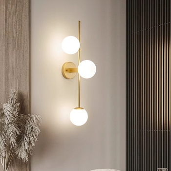 Skandinavska zidna lampa s dugim troglavim LED trakom, minimalistički modern dizajn za dnevni boravak ili spavaću sobu