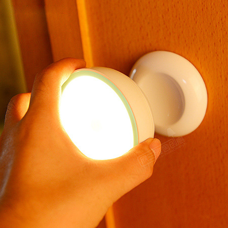LED noćna lampica za spavaću sobu i hodnik, zidna lampa s USB punjenjem i senzorom pokreta