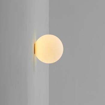 Sferna staklena zidna lampa – minimalistički dizajnerski stil, pogodna za dnevni boravak, spavaću sobu i kupaonicu