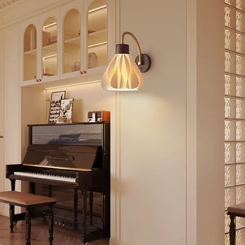 Zidna lampa za spavaću sobu, vintage stil s francuskom inspiracijom