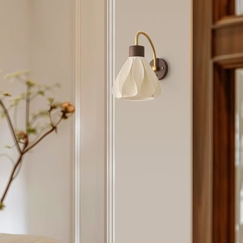 Zidna lampa za spavaću sobu, vintage stil s francuskom inspiracijom