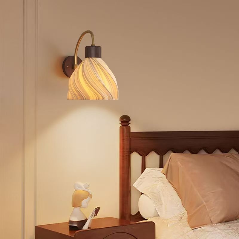 Zidna lampa za spavaću sobu, vintage stil s francuskom inspiracijom