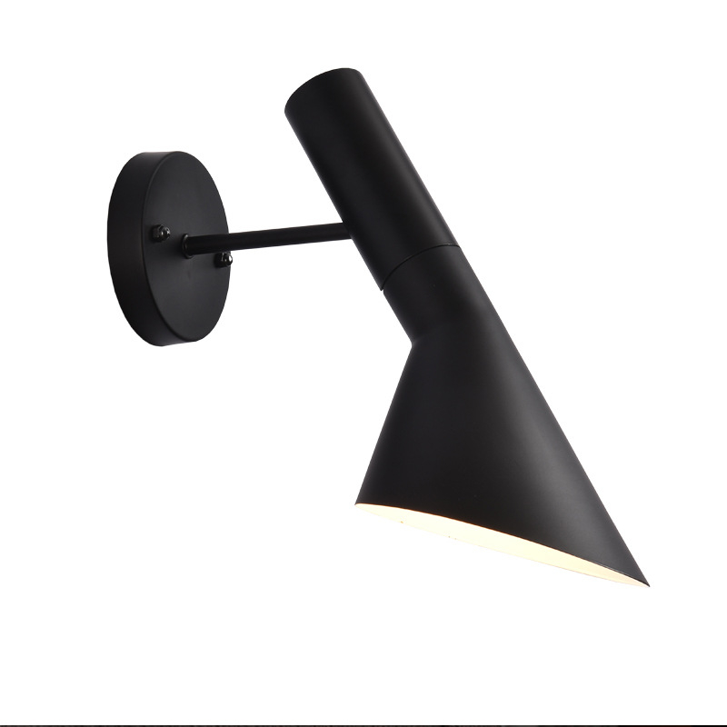 Skandinavska minimalistička zidna svjetiljka od kovanog željeza s drvenim uzorkom, LOFT retro stil