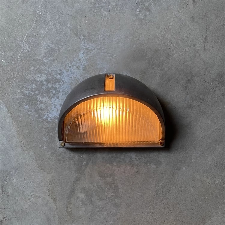 Vanjska zidna svjetiljka u vintage industrijskom stilu, lijevani aluminij, vodootporna, pogodna za dvorište, kafić, vrata ili bar – dekorativno svjetlo.