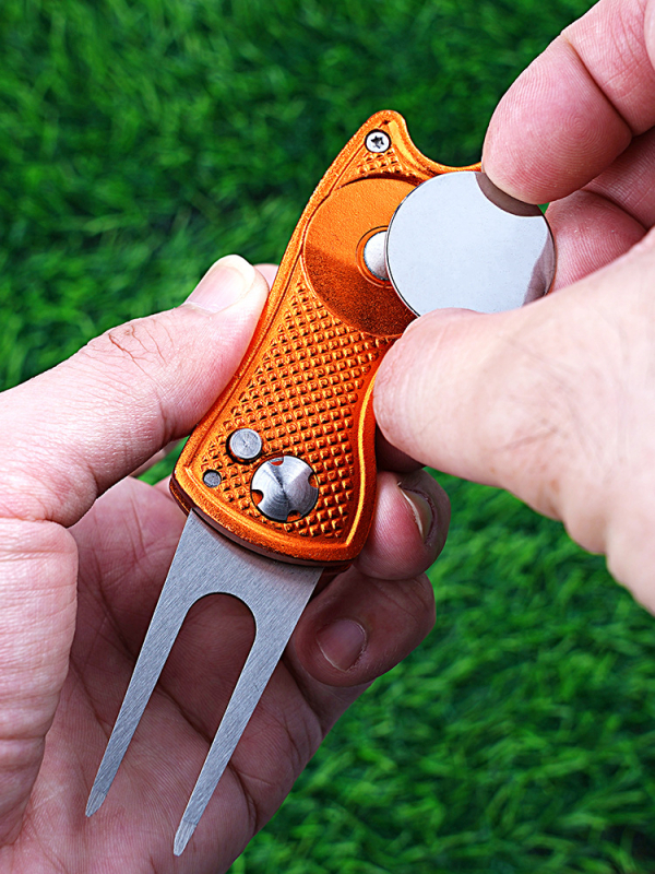 Sklopivi golf alat za popravak travnjaka s aluminijskom ručkom