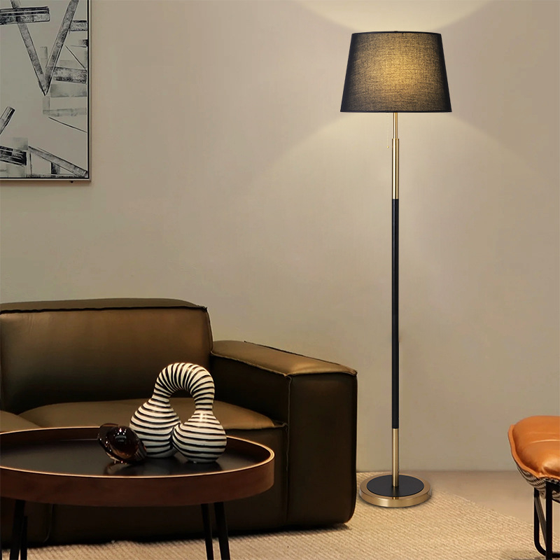 Podna lampa u američkom stilu sa željezno tijelo i tkanim sjenilom u bakrenoj nijansi za dnevni boravak i spavaću sobu