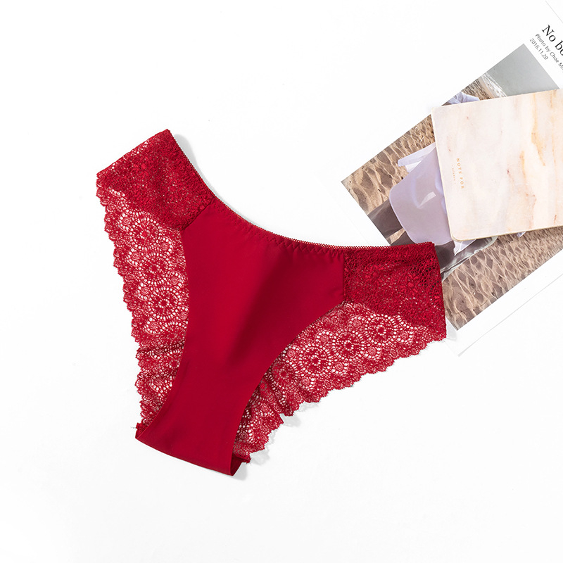 Ženske čipkaste gaćice s niskim strukom, romantične i seksi, mekane i prozračne, od Ice Silk