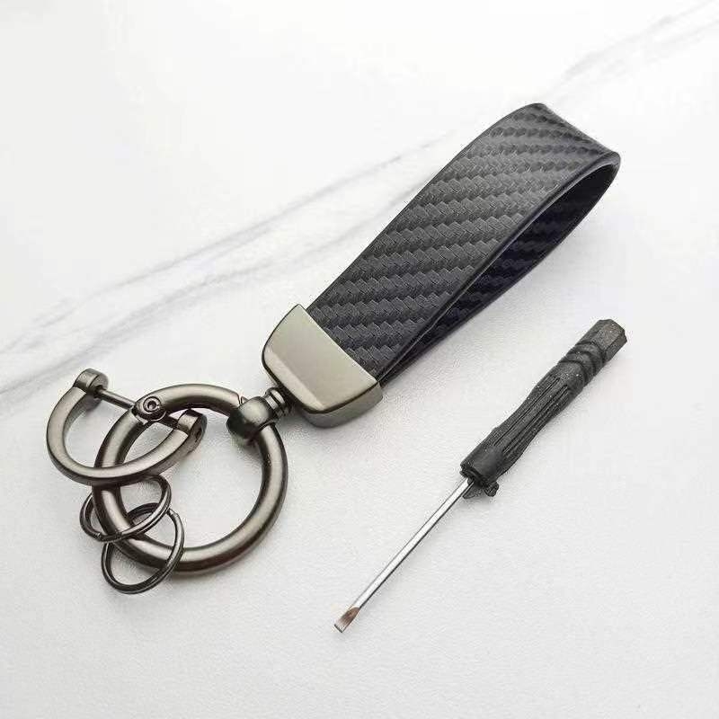 Auto privjesak od kože s uzorkom karbonskih vlakana, višestruka namjena, privatna marka, dodatak od cinkove legure