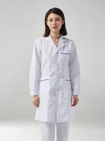 Unisex bijeli laboratorijski kaput za liječnike, medicinske sestre i osoblje u laboratoriju; pamuk-poliester smjesa; dugi ili kratki rukavi; srednja duljina.