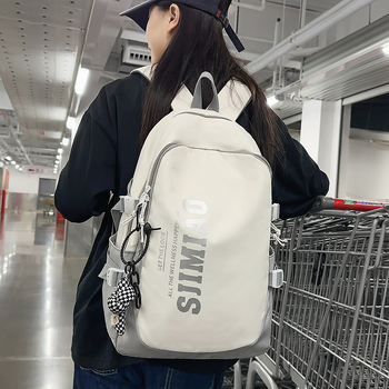 Nylon hátizsák diákoknak nagy kapacitással, laptoprekesz, több zseb, légáteresztő, vízálló, lopás elleni védelem.