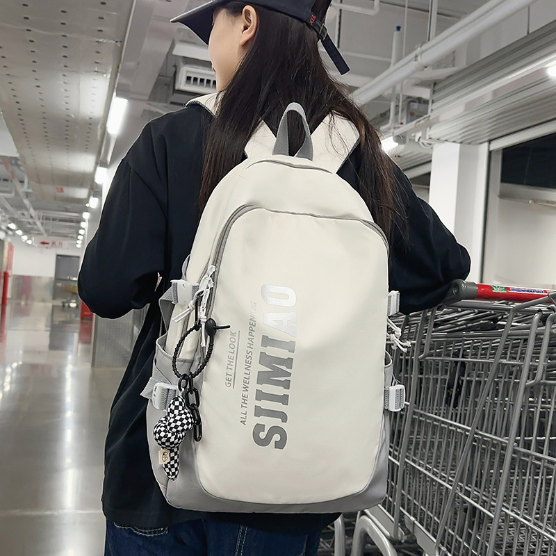 Nylon hátizsák diákoknak nagy kapacitással, laptoprekesz, több zseb, légáteresztő, vízálló, lopás elleni védelem.