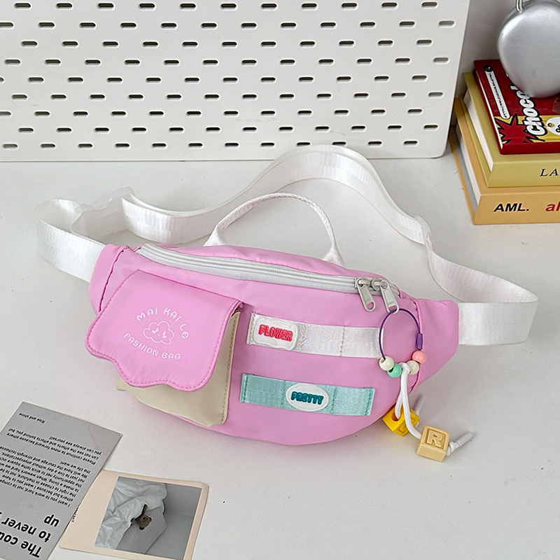 Koreai stílusú trendi női crossbody táska színblokkal, utcai divat, friss és édes.
