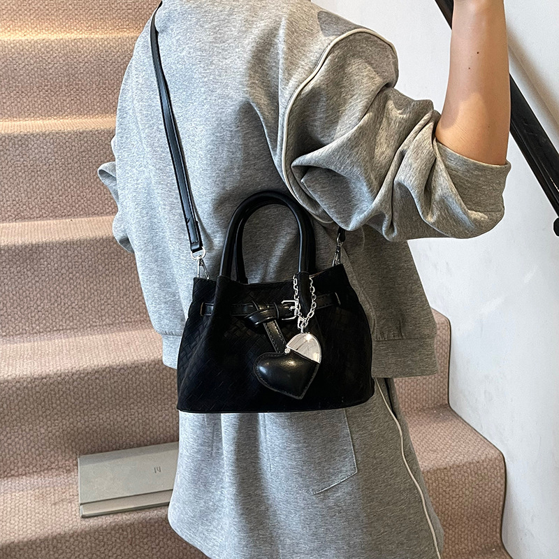 Ženska ručno tkana PU kožna bucket torba s crossbody remenom – proljeće 2025