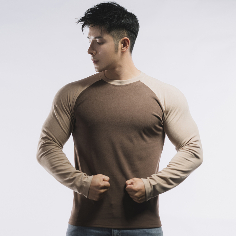 Tricou cu mânecă lungă pentru bărbați, croială musculară, bloc de culoare, primăvară-toamnă, sport-casual.