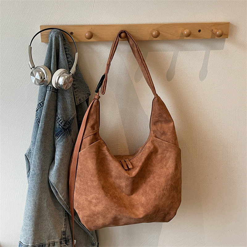 2025 PU torba za rame, jednobojna, casual i chic, velika kapaciteta, crossbody za žene